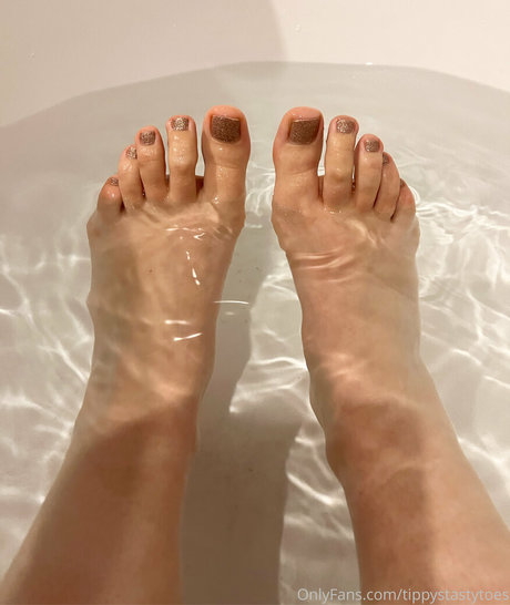 tippystastytoes onlyfans model photos