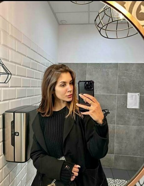 aliss foxy onlyfans strip tease