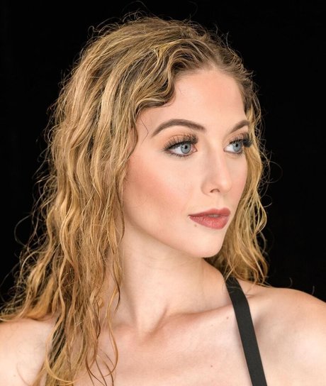 AlexandraQnin leaked nude onlyfans