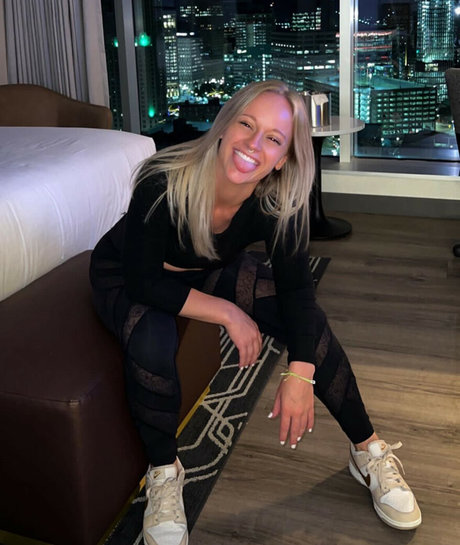 ericalovelyy onlyfans nude content