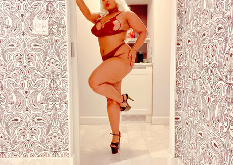 karminyates only fans nude