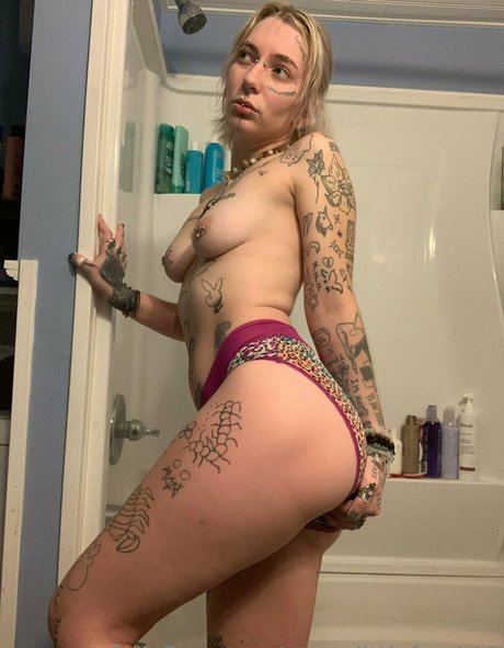 young asian onlyfans erotic selfie