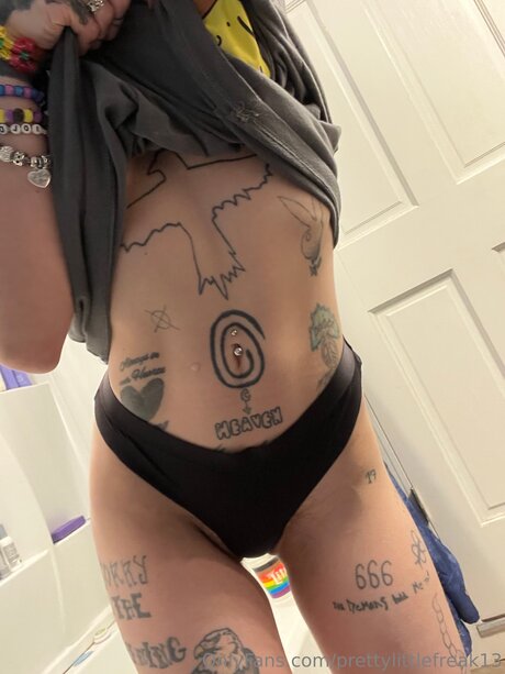 prettylittlefreak13 onlyfans naked porn