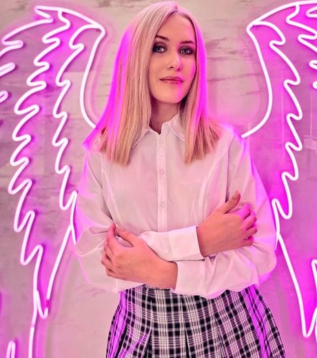 Una Fairy nude on onlyfans