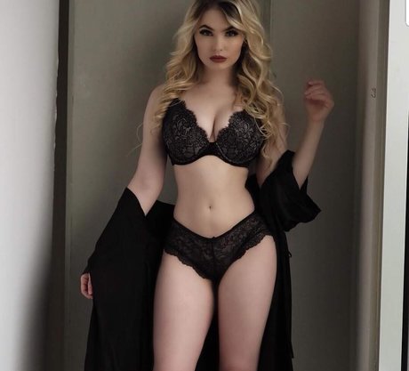 Savannah Lisa onlyfans picture