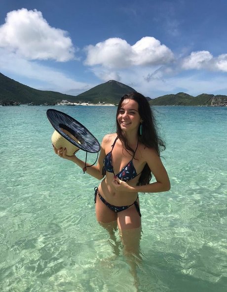 Julia Linhares onlyfans pic