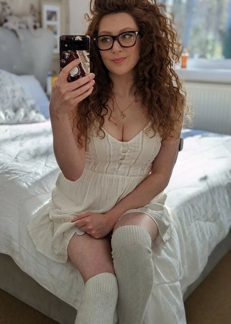 EmmaGraceGuitar onlyfans strip tease