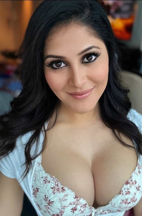 Damini Arora onlyfans porno