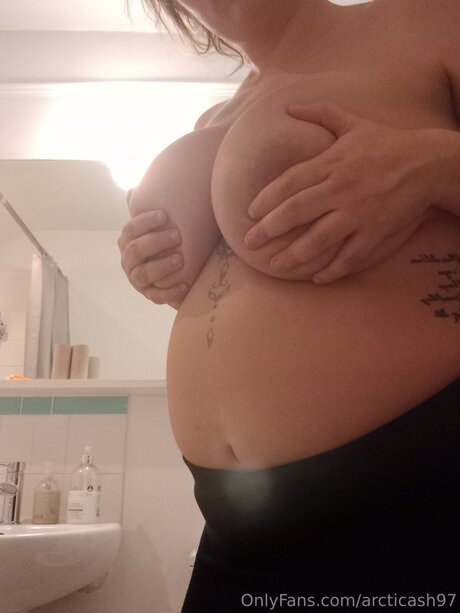 arcticash97 onlyfans nude tits