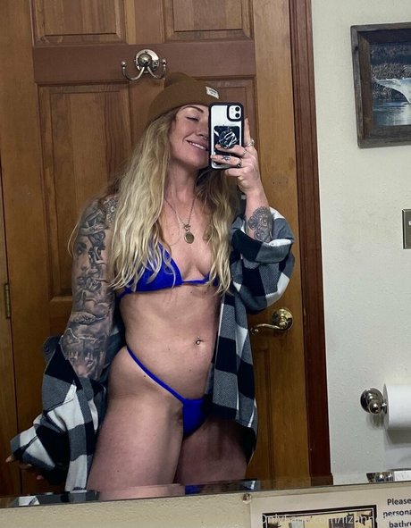 lizanne1995 onlyfans model