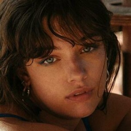 Sixtinerouyre only fans nude