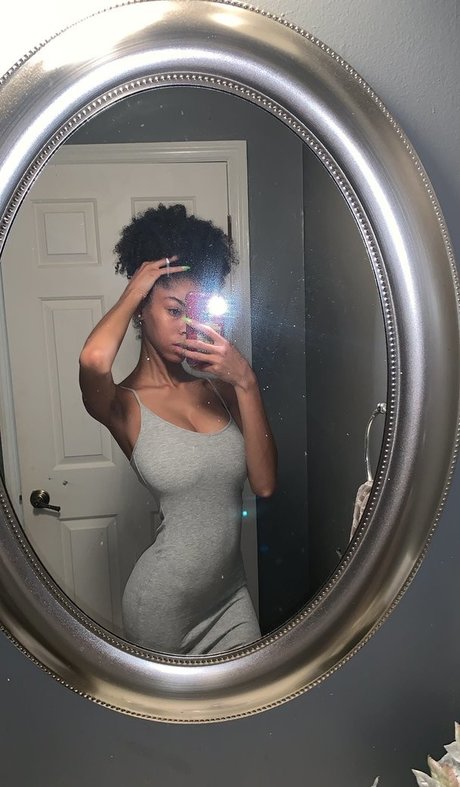 Kira Imani desnuda onlyfans