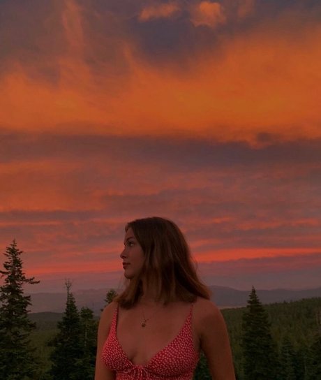 Anika Grace onlyfans ass