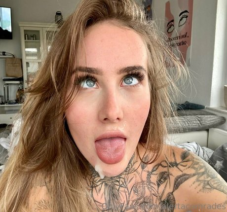 alertacomrades onlyfans strip