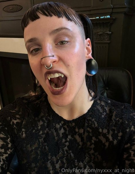 nyxxx at night Profile pic