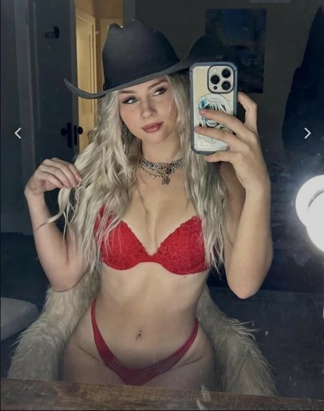 lindsaybercosky onlyfans picture