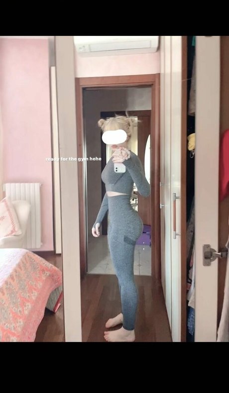 Momosharkk nudes onlyfans