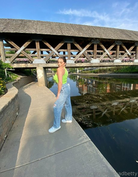 bedheadbetty nude on onlyfans