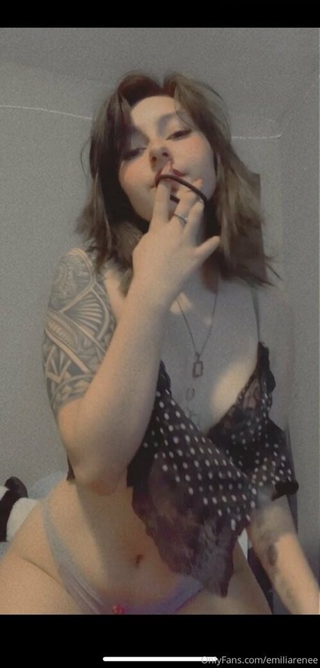 emiliarenblue boobs onlyfans