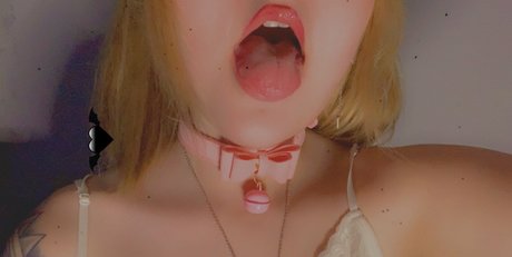 emiliarenblue onlyfans desnuda