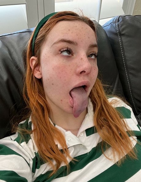 Long Tongue Fetish onlyfans creator