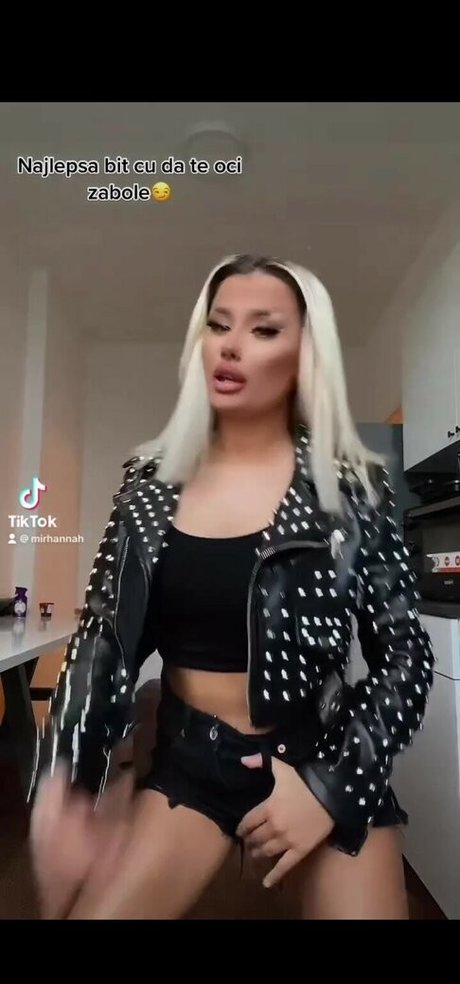 Viki Mitrovic onlyfans strip