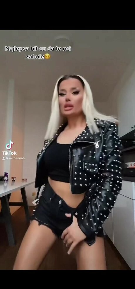 Viki Mitrovic onlyfans nude pictures