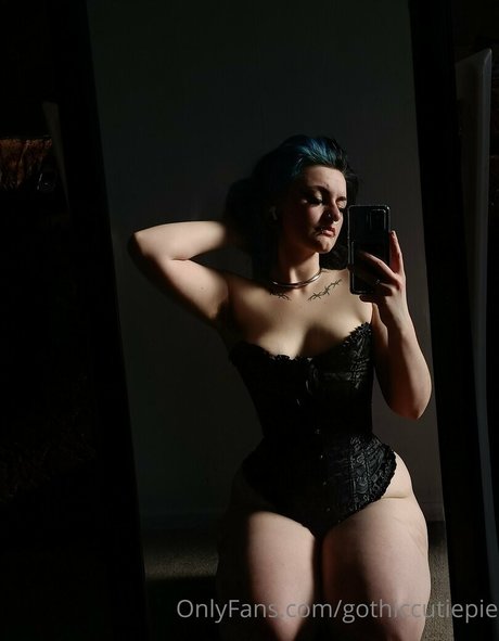 gothiccutiepie onlyfans nude