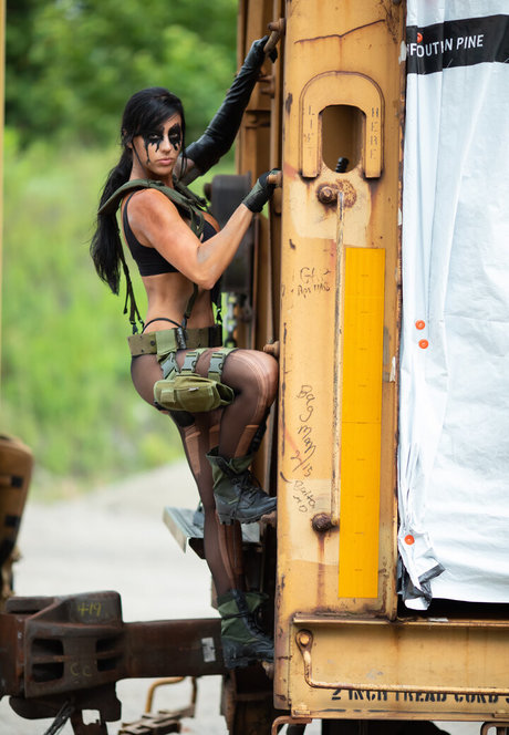 Alex Zedra Profile pic