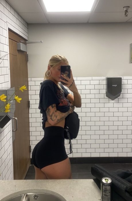 Ryrenee nude on onlyfans