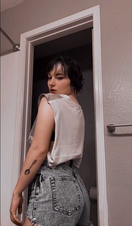 Casey Lee Williams onlyfans lean