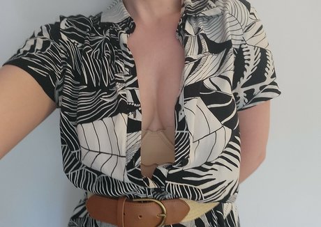 MarieAtwood onlyfans page