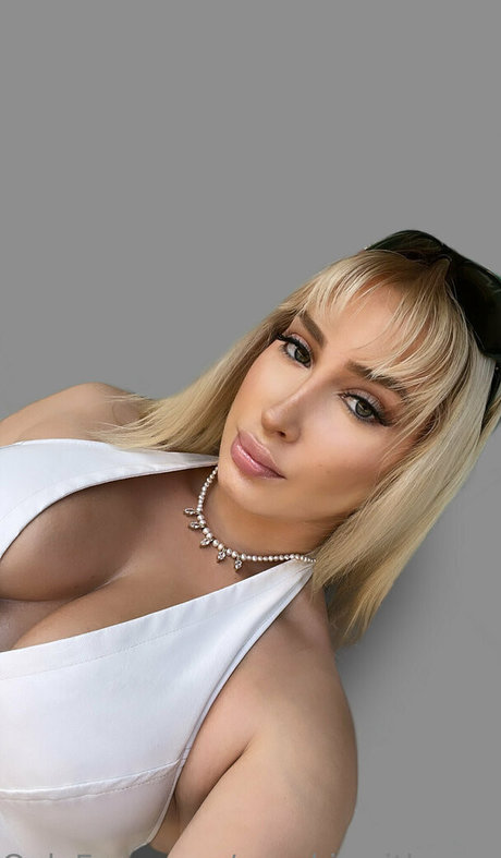 snackinwithanastasia onlyfans leaked tits