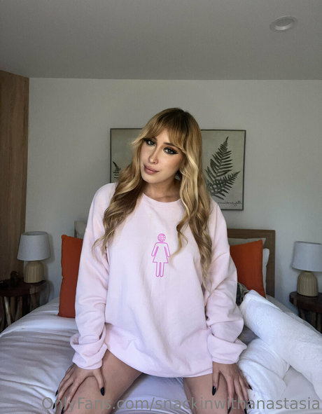 snackinwithanastasia leaked onlyfans