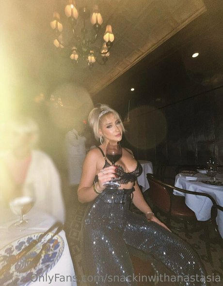 snackinwithanastasia onlyfans posts