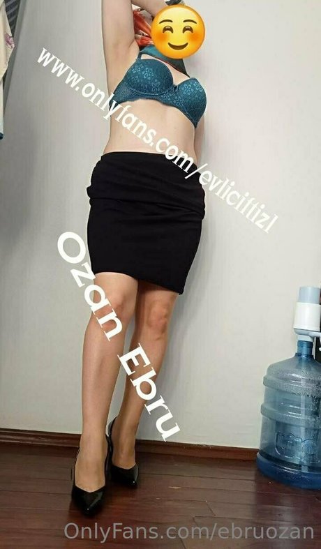 ebruozan only fans naked