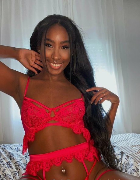 ariel brown feet onlyfans