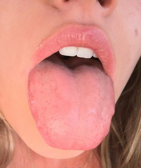 asmrcarol only fans pics