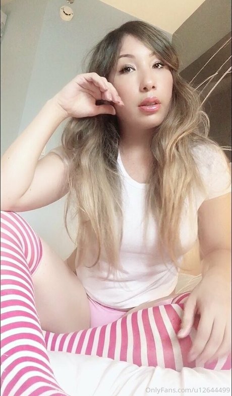 Yu Ferracini onlyfans strip