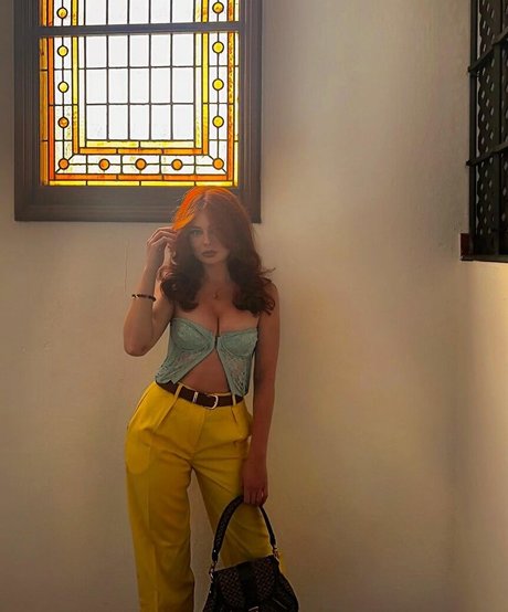 Hannah Laresa Smith onlyfans striptease