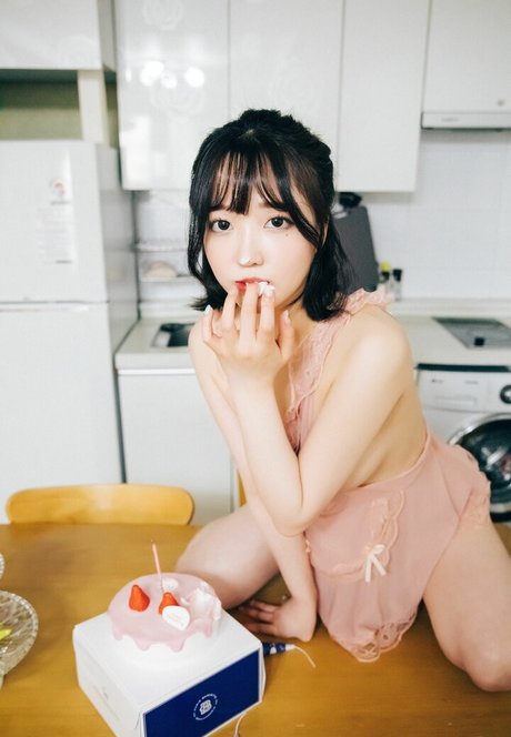 Son Ye Eun onlyfans strip