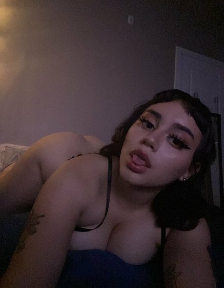 crosseyedivy onlyfans content