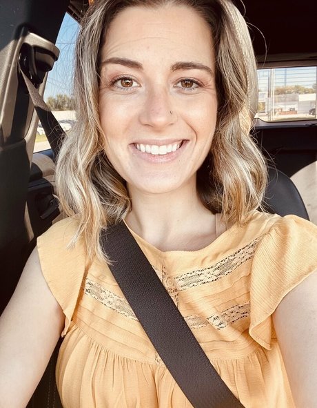 clever belle5 naked onlyfans pics