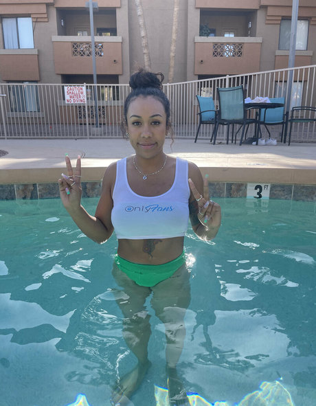 thatonegirlmikeyvlogs onlyfans leaks nude