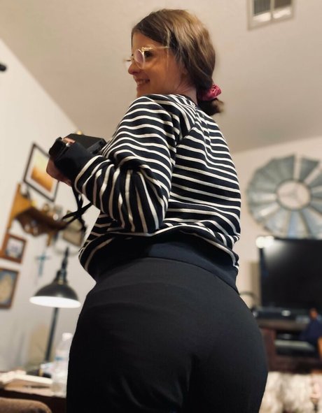 casual lies onlyfans model photos