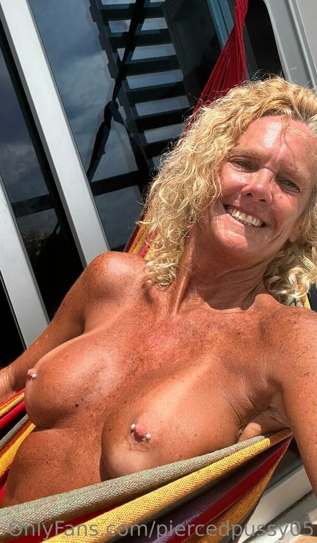 piercedpussy05 onlyfans strip tease