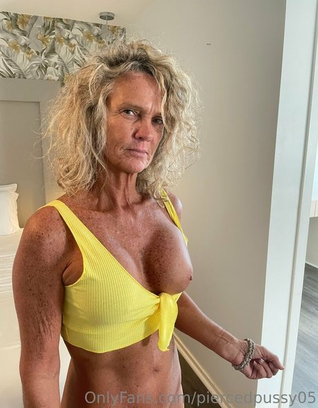 piercedpussy05 onlyfans naked porn