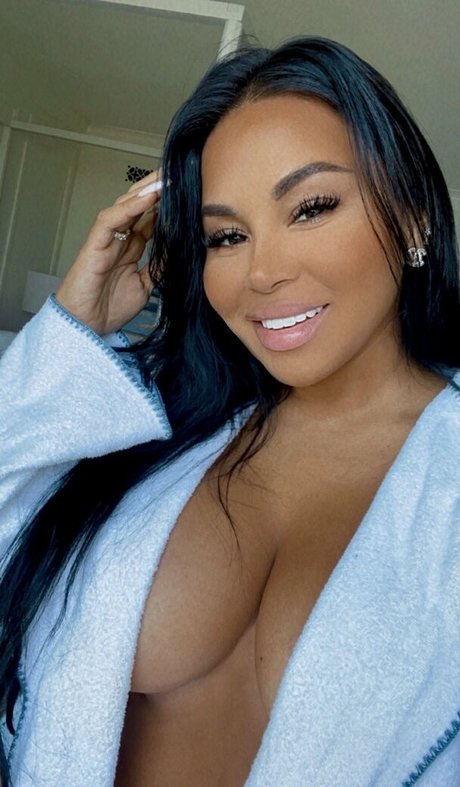 dollycastro Profile pic