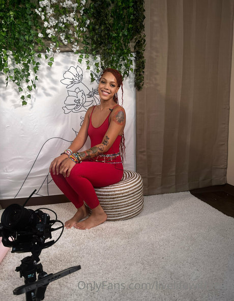 leahsade onlyfans leaks