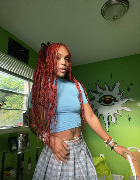 leahsade onlyfans nude photos